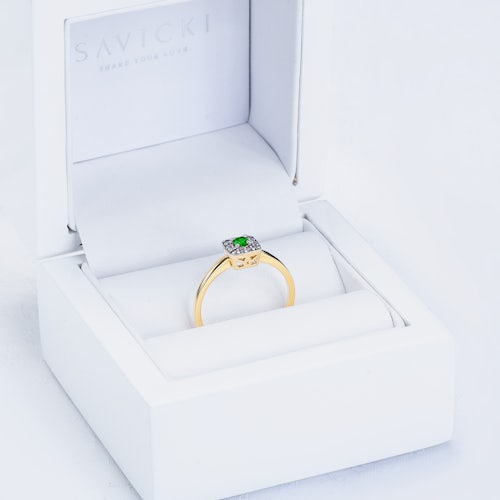 Pierścionek zaręczynowy SAVICKI: dwukolorowe złoto, szmaragd, diamenty